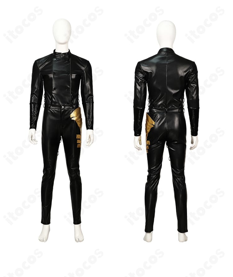 黒いインナー上下の正面・背面。マント下でのフィット感とレイヤードを支えるベースウェア。