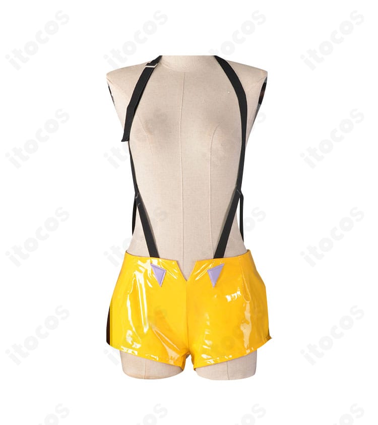 ショートパンツのフィット感とウエストライン、脚の見え方が分かる正面写真。フェイ・ヴァレンタインのスタイルを意識した設計。