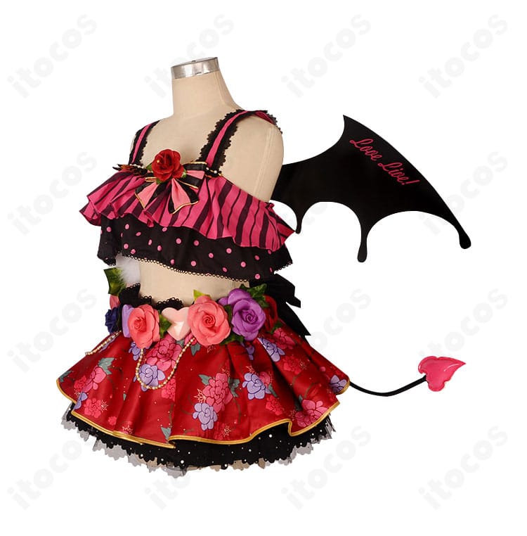 ラブライブ！スクフェス 星空凛 小悪魔編「凛のお願い！」覚醒後コスプレ衣装の側面。腰回り装飾とスカートのフレア量、テール風ディテールを確認できる角度。