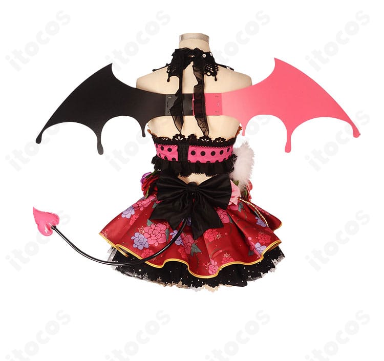 小悪魔編覚醒後コスプレ衣装の背面全体。シルエットの広がりとバックスタイルのラインが分かる構図。