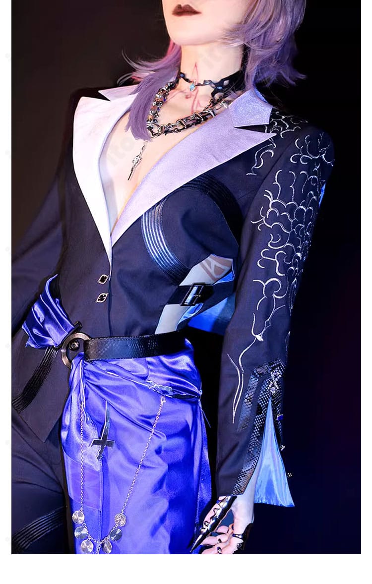 側面ディテール。手首飾りや縫い代処理、ステッチワークの美しさを強調した近接写真。