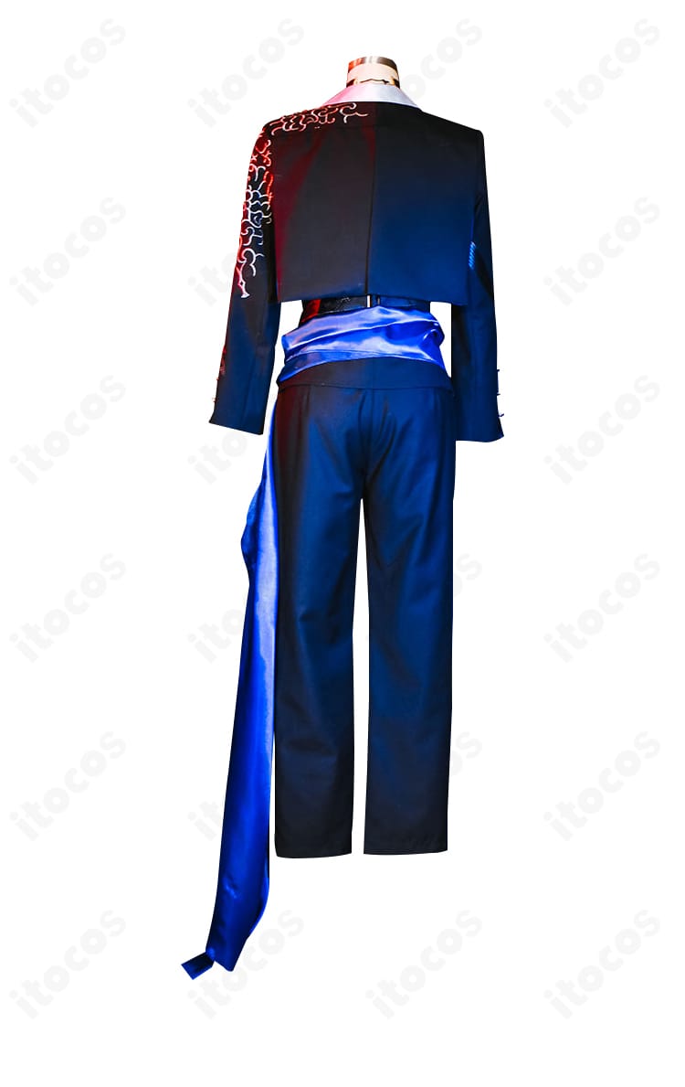 無期迷途 ゾーヤ衣装の背面。背中から裾の切り替えとベルトの取り回し、後ろ姿のバランスを精密に再現。