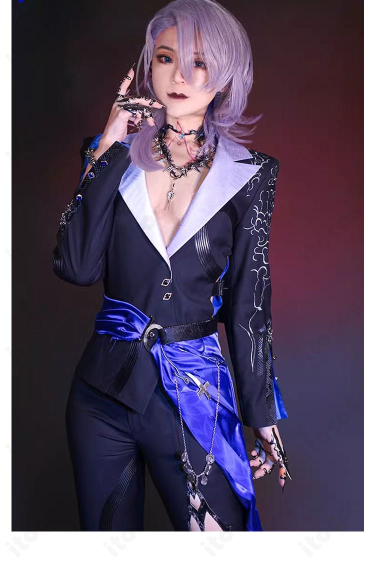 正面着用アップ。首元のチョーカーと衿のディテール、胸元のラインがわかる再現重視のショット。