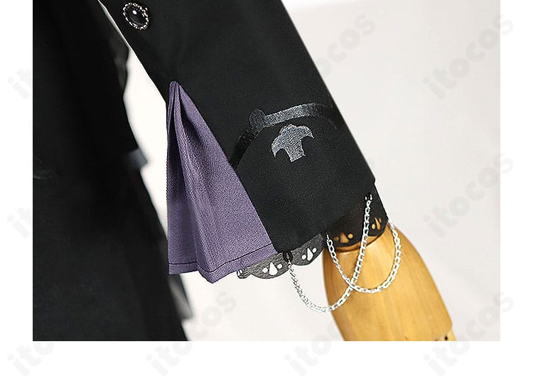 袖口の装飾ディテール。細やかなデザインで世界観を演出