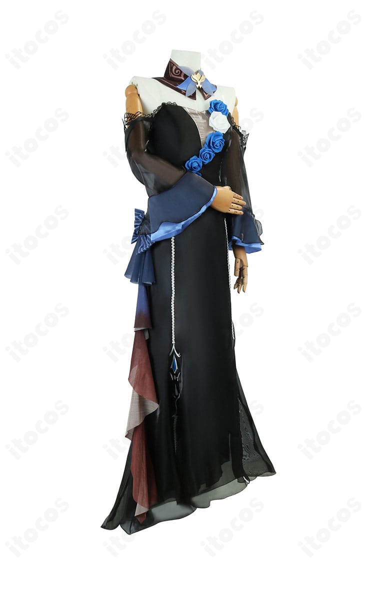 エウルア・ローレンス コンサート2023衣装 側面。身体のラインを美しく見せるカッティングと装飾の流れ。