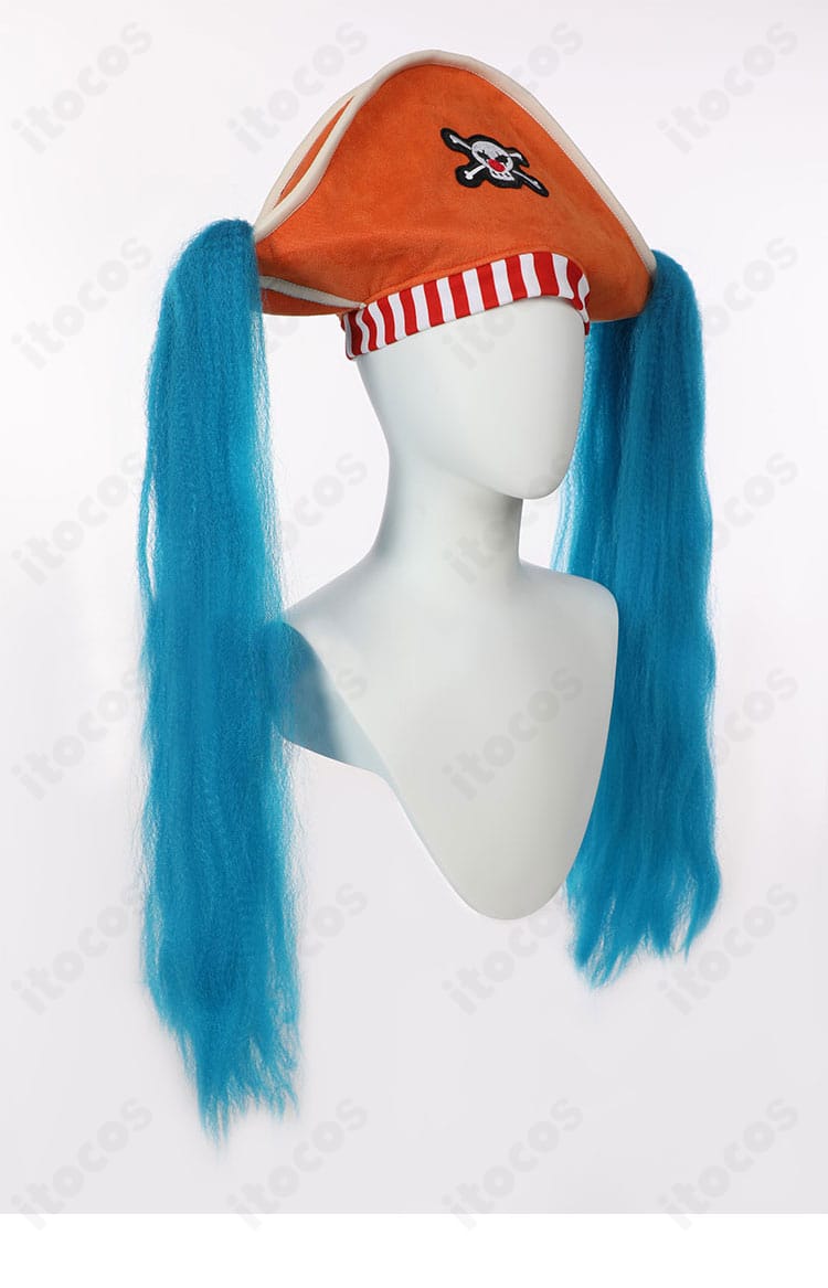 バギーの帽子側面。立体シルエットと縁の装飾ラインを確認できる。