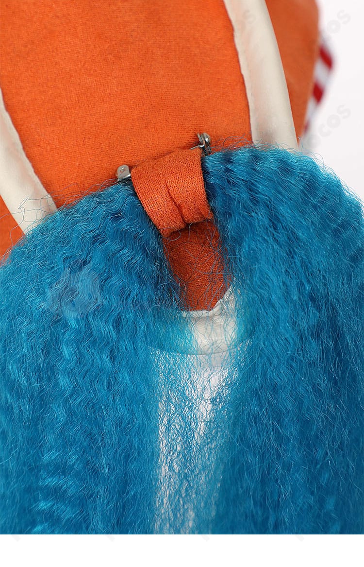 バギー衣装のヘアアクセサリー。コーデ全体に調和するデザインを示す近接画像。