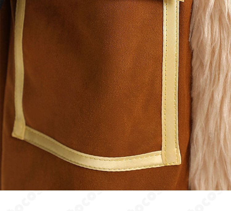 実写版バギー衣装のポケット付近。機能性と装飾性を両立したデザインの近接画像。