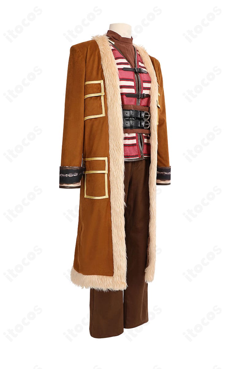 実写版バギー衣装の側面。コートのラインと袖口装飾、シルエットの厚みを確認できる画像。