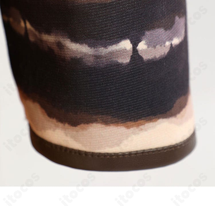 バギー衣装の袖口ディテール。豪華な装飾と配色コントラストを強調したクローズアップ。