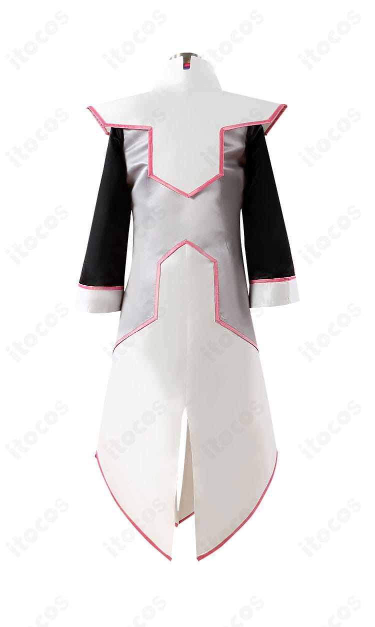 ラクス・クライン 劇場版ドレスの背面。ボリュームのある蝶結びとフレアスカートの広がりを強調。