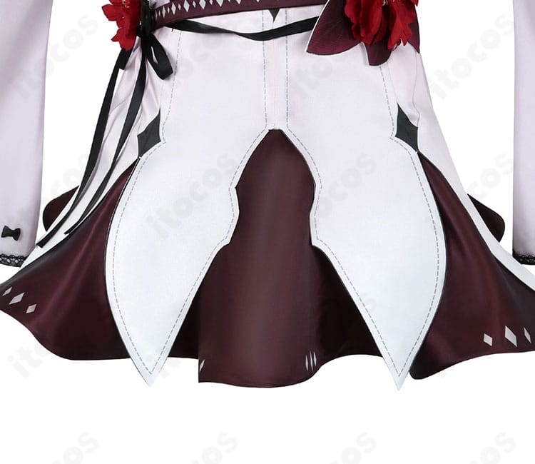 IRyS衣装の背面装飾のアップ。刺繍風意匠とパーツ配置が確認できるディテール。