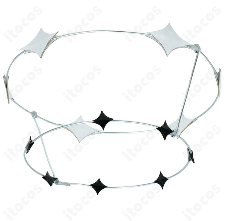 IRySの髪飾り。華やかさを添えるデザインで顔周りを明るく演出。