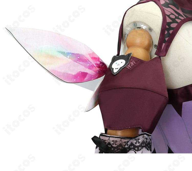 IRyS衣装の右肩装飾。左右対称デザインのバランスが分かるアップ。