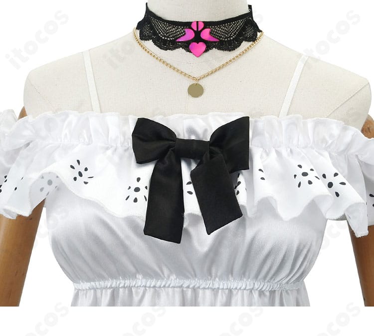 インナー（内搭）の装飾ディテール。重ね着の表情と質感を表現。