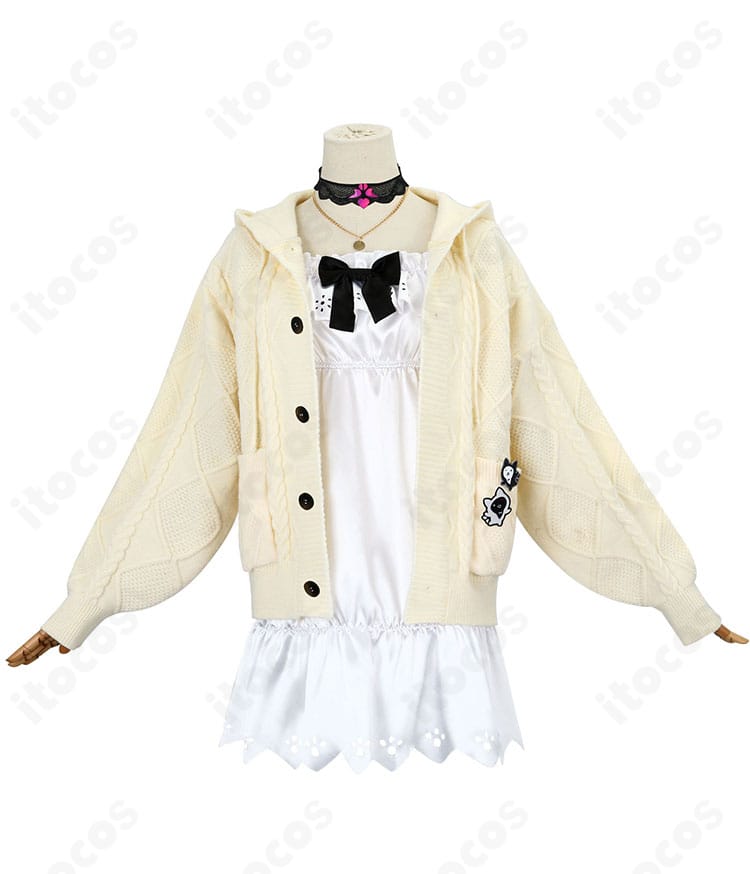 アイリス（IRyS）私服コスプレ衣装の正面全身。ワンピースとコート、翼を含む高再現コーデ。