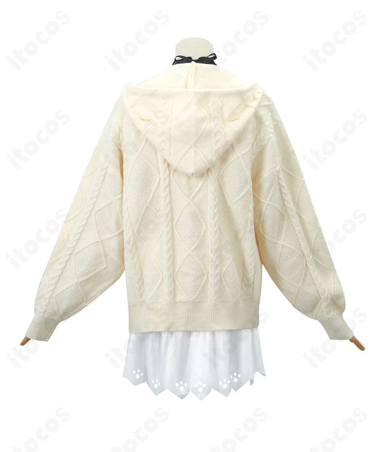 アイリス（IRyS）私服コスプレ衣装の背面。小さな翼装飾とコートの後ろ姿を詳細に表示。