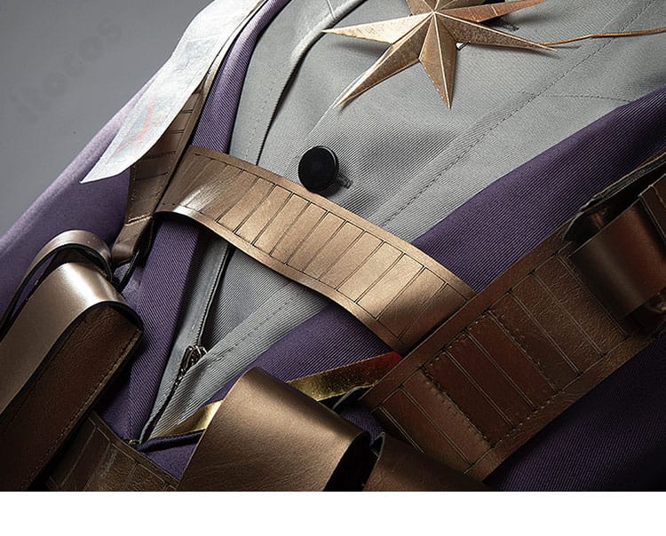 無期迷途 マチルダ コスプレ衣装の胸前装飾細部。チェーンとエンブレムの配置