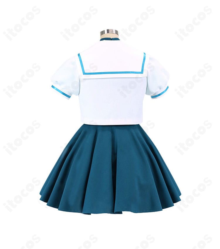 Ado「永遠のあくる日」主人公セーラー服コスプレの背面。腰回りのラインと全体のフィット感を確認できる画像。