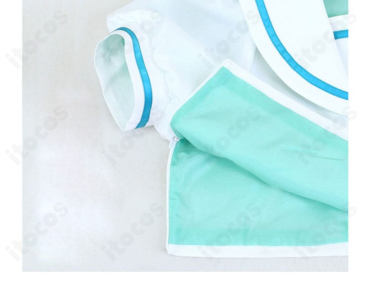 セーラー服上衣全体のデザインと質感。発色の良さと仕立ての端正さを伝える全景画像。