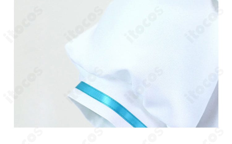 セーラー服の袖口装飾ディテール。ラインの幅と仕上げが見えるポイント画像。