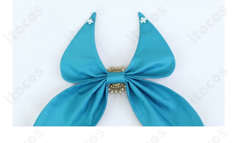 胸元リボン部分のアップ。縫製の整いと質感の良さが分かる接写画像。