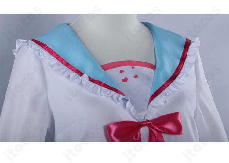 神まほろコスプレ衣装の襟元装飾アップ。縁取りと意匠の配置が分かるディテール写真