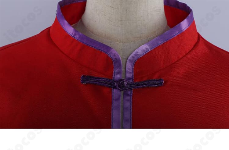 灯荒仁コスプレ衣装・赤系襟元のアップ。清潔感のある仕上げで撮影に適した質感。