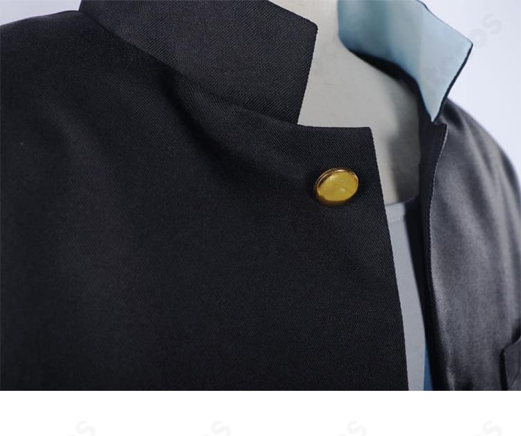 外套襟のクローズアップ。浅観音真宝の個性を引き立てる端正なラインと仕立て。