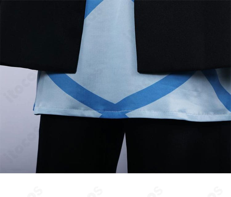 浅観音真宝コスプレ衣装のコート裾ディテール。程よいハリ感で美しい落ち感とラインを表現。