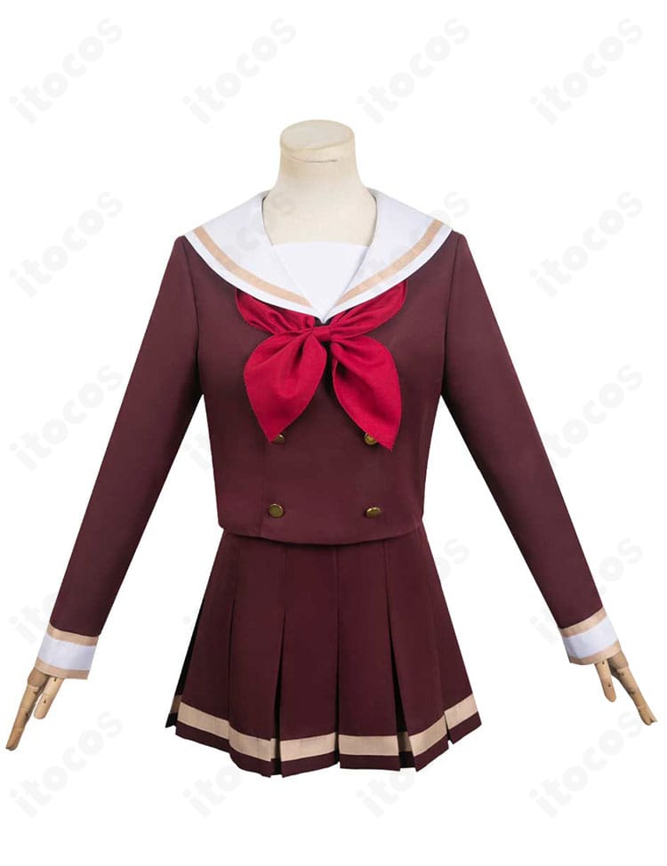 黄前久美子の北宇治高校セーラー制服コスプレ 正面全身。ブラウンにエメラルドのリボンと白ラインを忠実再現。