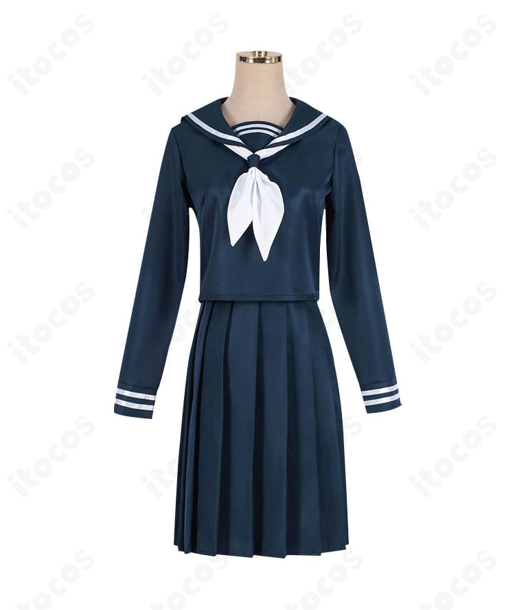 黒江真由 コスプレ衣装の正面全体。ブレザー、スカーフ、プリーツスカートの配色とバランスを確認できる画像