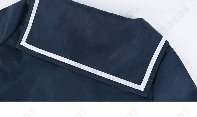 黒江真由 コスプレ衣装の背肩ヨーク装飾。背面上部の切り替えとステッチの整いを示すクローズアップ