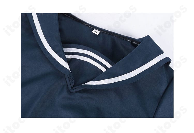 黒江真由 コスプレ衣装の襟元ディテール。襟の形状とステッチ、スカーフの結びの見え方を拡大表示