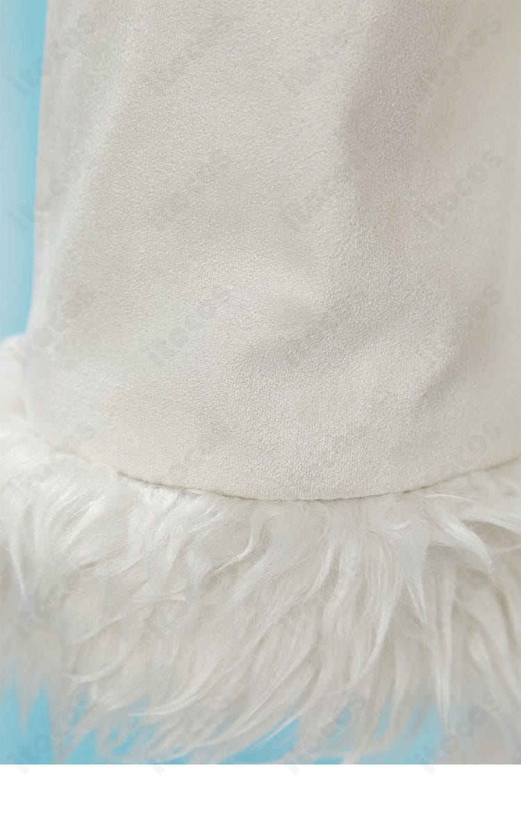 ワンピース・オン・アイス版ロビン衣装のコート袖口。ファー装飾のボリューム感と仕立て