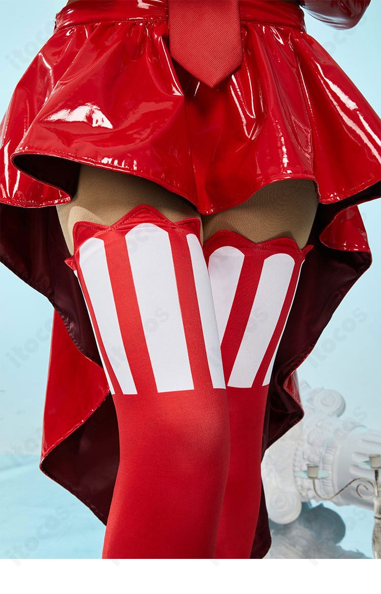 スカートとパンツの装飾アップ。動きやすさと美しい縫製で快適な着心地を確保。