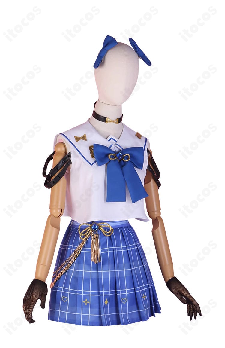 アイク・イーヴランド コスプレ衣装の側面。シルエットや腰飾り・チェーンの配置が分かる角度。