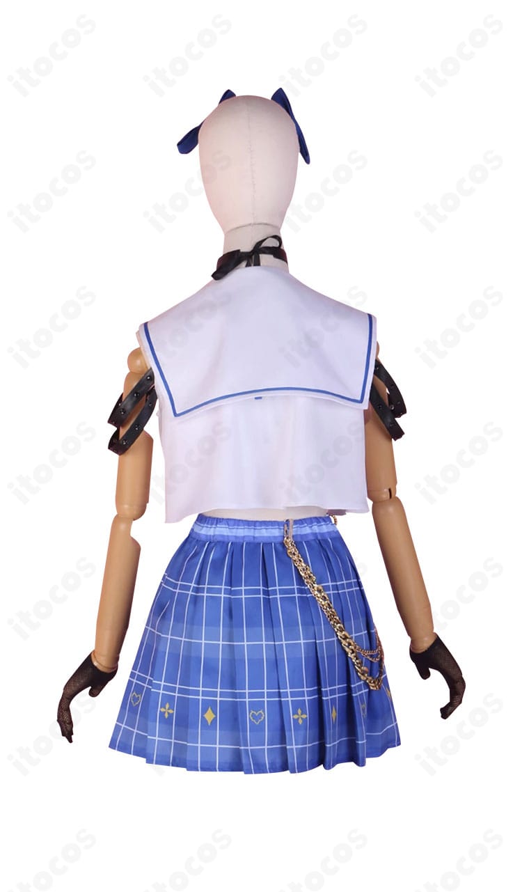 アイク・イーヴランド コスプレ衣装の背面。後ろ開き構造と背面装飾の再現ディテールを確認可能。