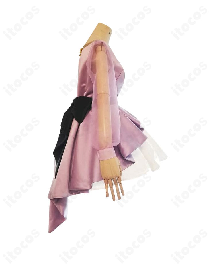 美山鈴音のコスプレ衣装 右側アングル。縫製のステッチ精度と裾の立体感、装飾の仕上げを強調。