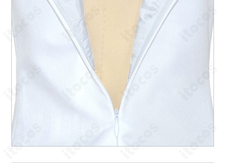 背面ファスナーのクローズアップ。滑らかな開閉で着脱しやすい実用的ディテール。