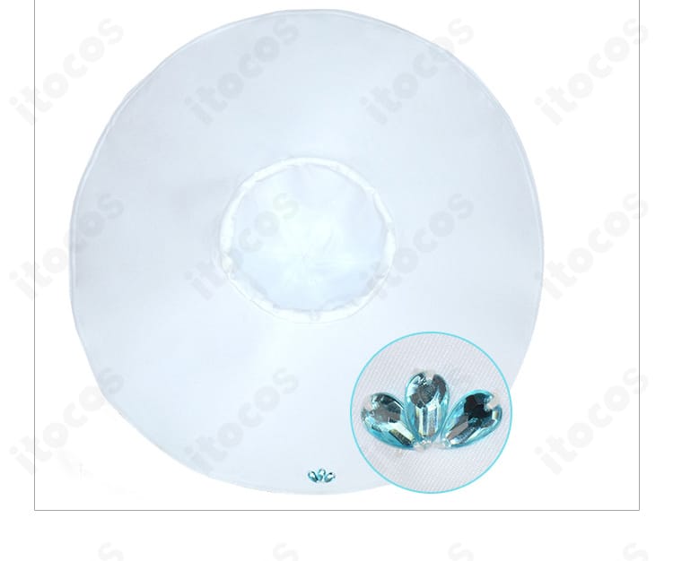 帽子の水晶風装飾アップ。透明感のある飾りが清楚でエレガントなアクセントに。