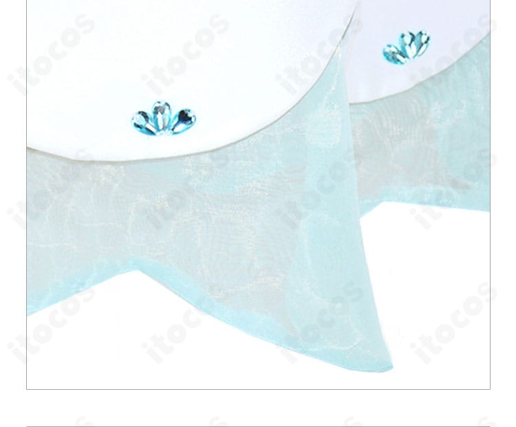 スカート下部の装飾ディテール。繊細なステッチワークが写真映えする質感を演出。