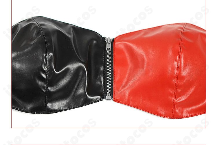 ハーレイ・クイン衣装のインナー構成。快適な肌当たりと透明ストラップによる安定感を示すカット。