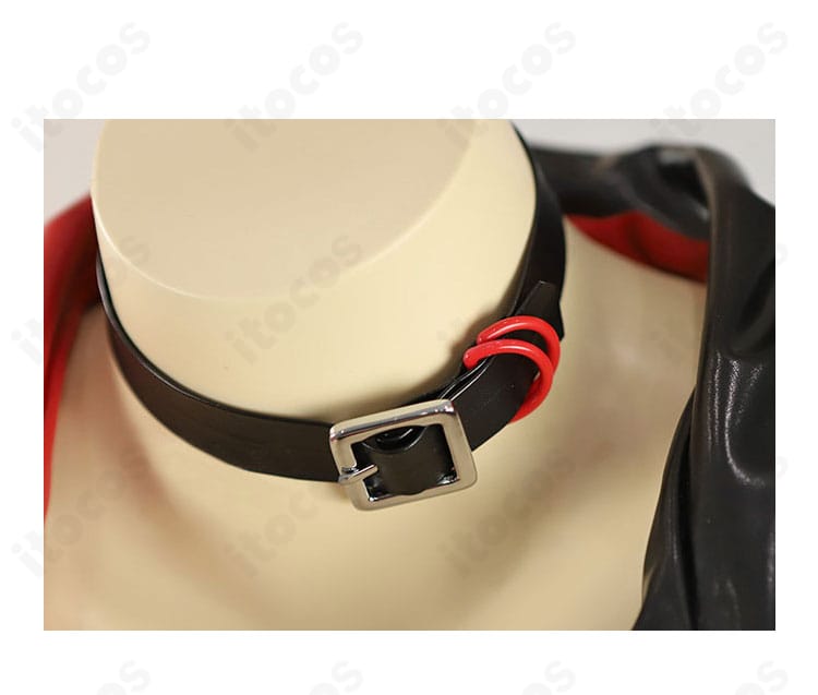 ハーレイ・クイン衣装の首元アップ。チョーカーの意匠と飾り金具の質感がわかるディテール。