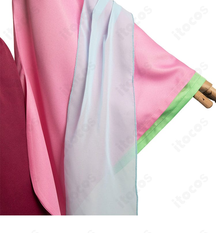 薬屋のひとりごと 猫猫 園遊会衣装の袖口ディテール。刺繍と縁取りの精密な仕上げ