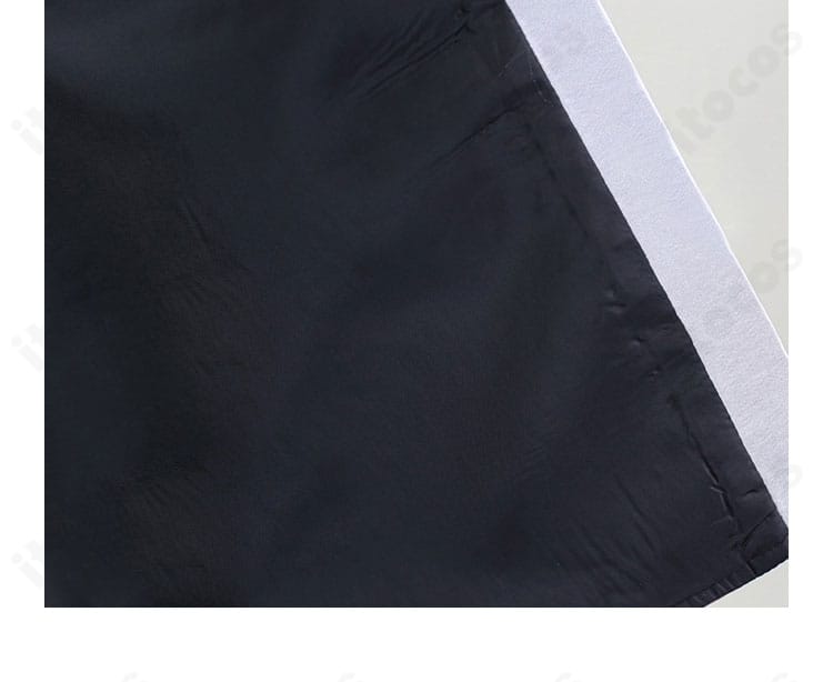 ノボリ コスプレ 衣領ディテール。前立てとボタン配置が端正に整う様子。