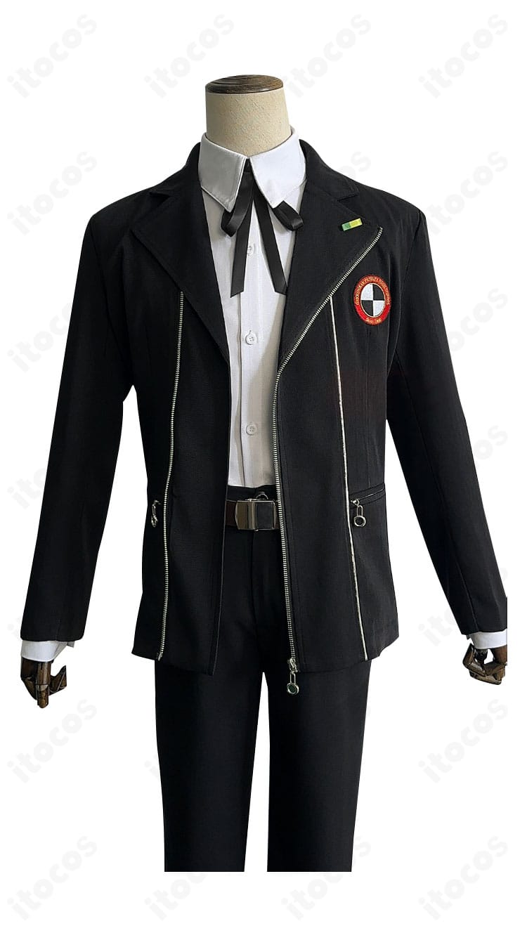 結城 理 制服コスの質感ディテール。生地のハリ感とボタン周りの作りを映した寄りの写真。