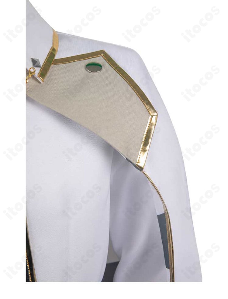 チェスモチーフ衣装のマント襟まわり。縁取り装飾とカーブラインの仕立てを強調。