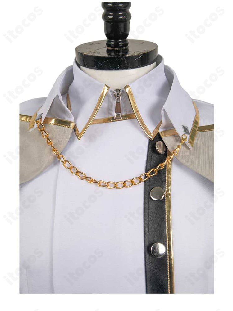 衣装の襟元ディテール。チェスモチーフを意識した襟飾りと配色のバランスを確認できる画像。