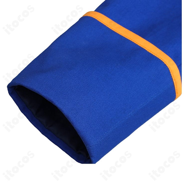 袖口の装飾詳細。カフスの意匠とステッチワークで上品な印象を表現